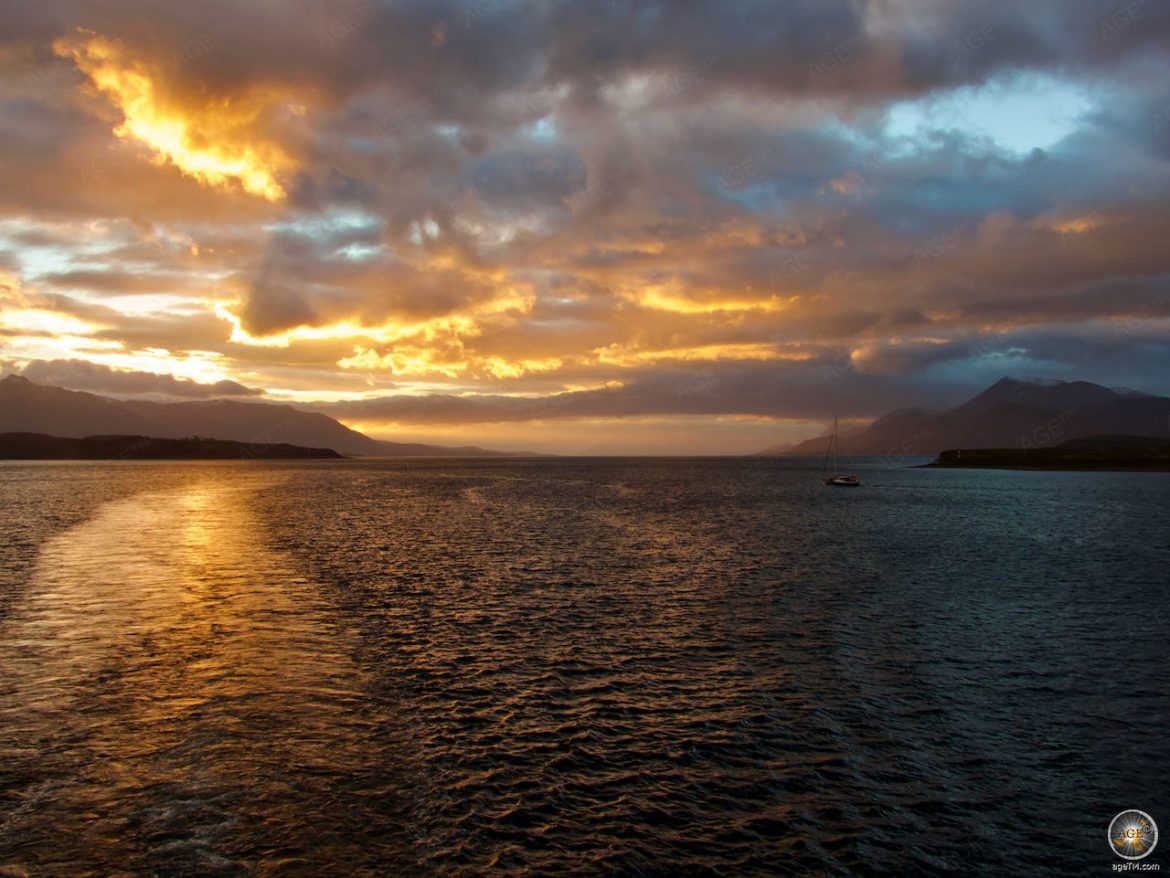 Sonnenuntergang im Beagle-Kanal - Feuerland Chile Argentinien Südamerika - Startpunkt vieler Antarktisreisen