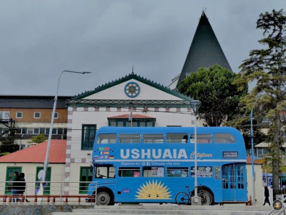 Ushuaia die südlichste Stadt in Argentinien Südamerika Patagonien Feuerland - Hafenstadt und Startpunkt der Antarktis Expedition mit der Sea Spirit