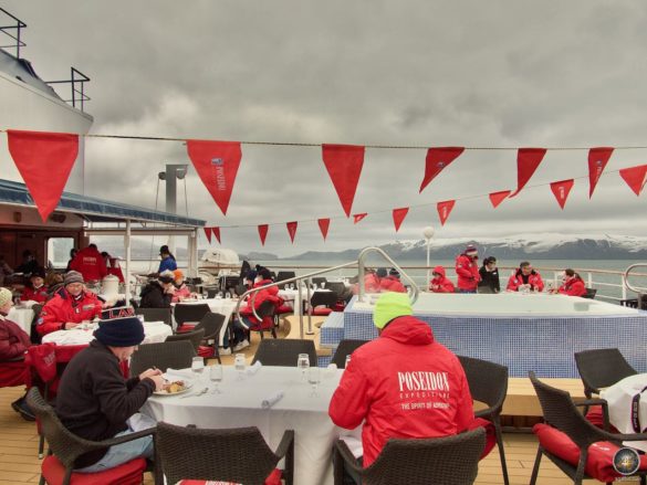 BBQ an Bord der Sea Spirit bei Deception Island Süd-Shetland-Inseln - Antarktis Kreuzfahrt