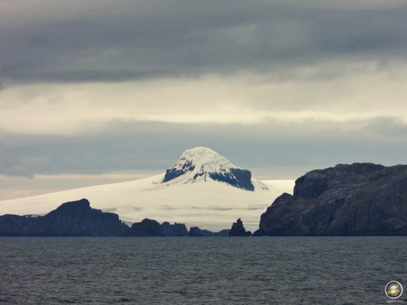 Schneebedeckte Berge - Südliche Shetland Inseln - Antarktis Expeditionsreise Sea Spirit