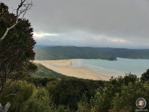 Doughboy Bay Wanderung auf Stewart Island Rakiura Trekking Urlaub in Neuseeland