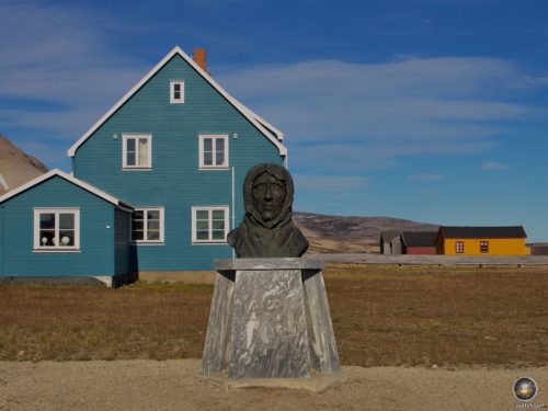 Ny-Ålesund Svalbard ist der Ort an dem Amundsen 1926 mit dem Luftschiff Norge seine Nordpol Expedition begann