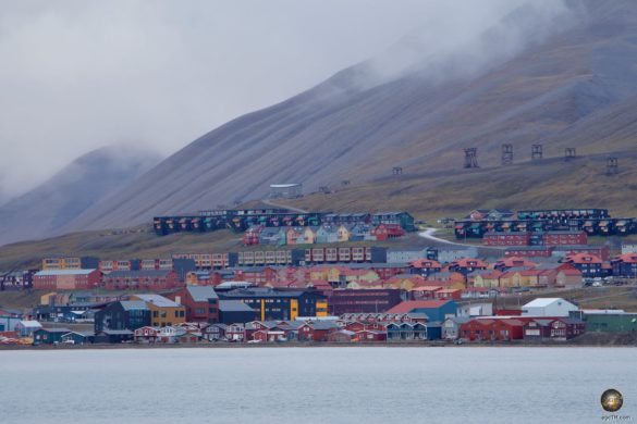 Svalbard - Blick vom Isfjord auf Longyearbyen Spitzbergen