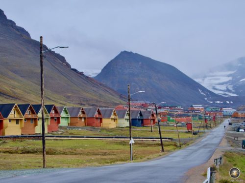 Svalbard Longyearbyen - Typische bunte Häuser in Spitzbergen