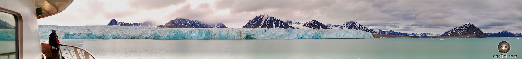 Panoramafahrt am Gletscher Sea Spirit - Spitzbergen Gletscherfahrt - Lilliehöökfjorden Svalbard Expedition Cruise